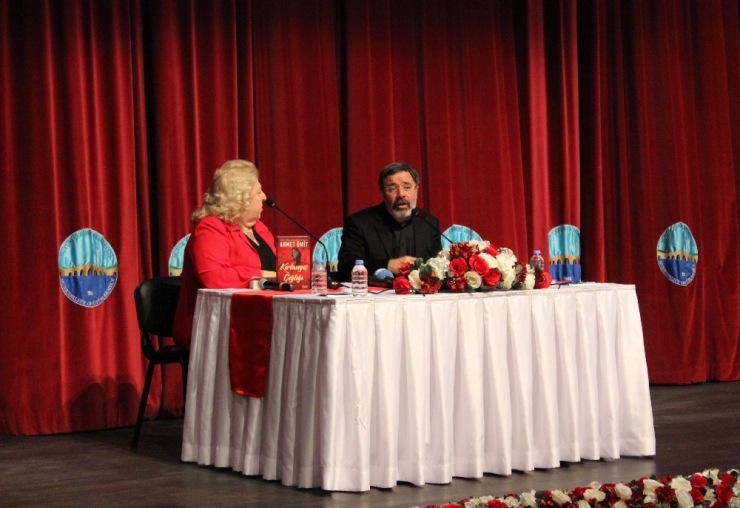 Yazar Ahmet Ümit: "Yazan İnsanlar Kendisi Olmaya Çalışmalı"