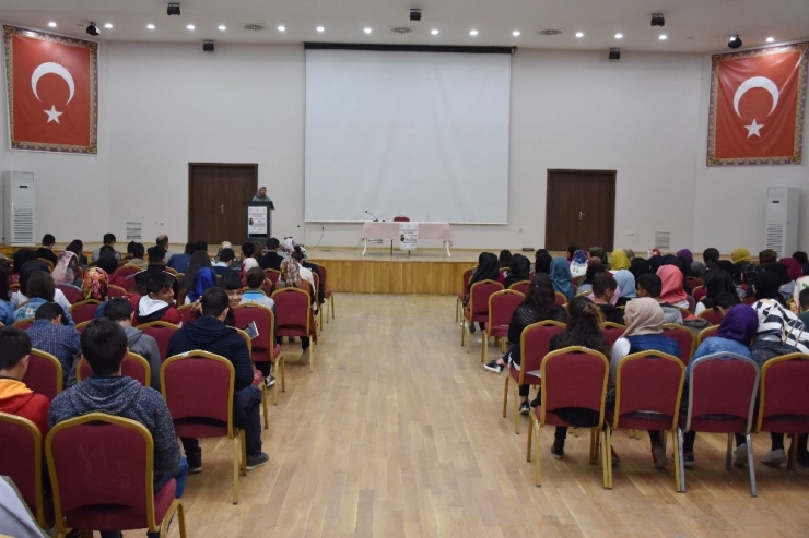 Yazar Yıldız Ramazanoğlu, Muş’ta Öğrencilerle Buluştu