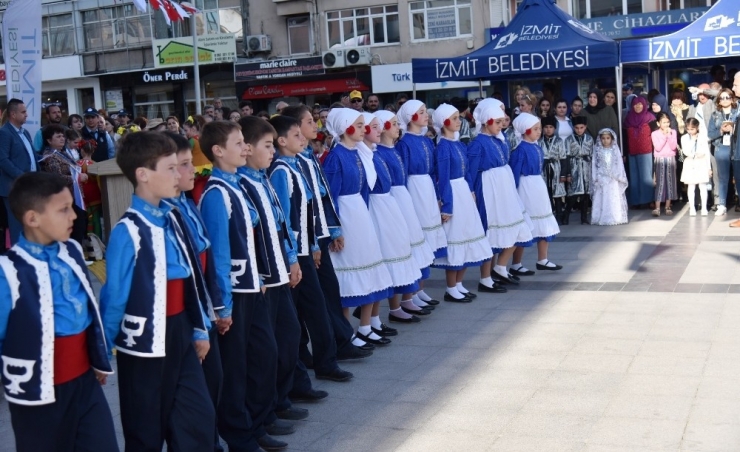 İzmit Dünya Çocukları İle Renklendi