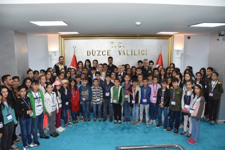 Yüksekovalı Çocuklardan Protokole Ziyaret