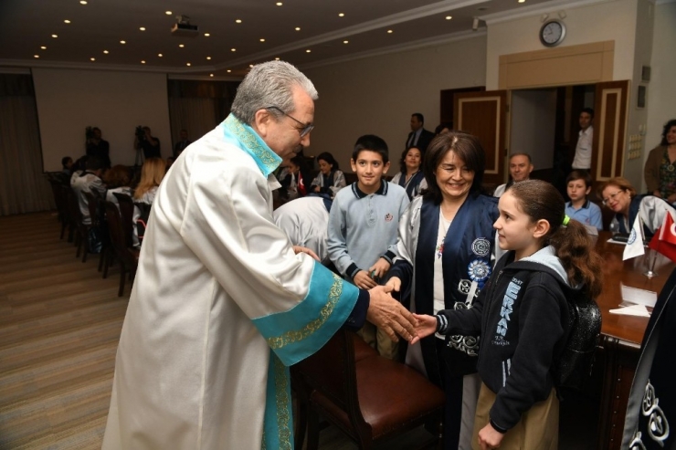 Rektör Budak, Koltuğunu 5. Sınıf Öğrencisi Akyürek’e Devretti