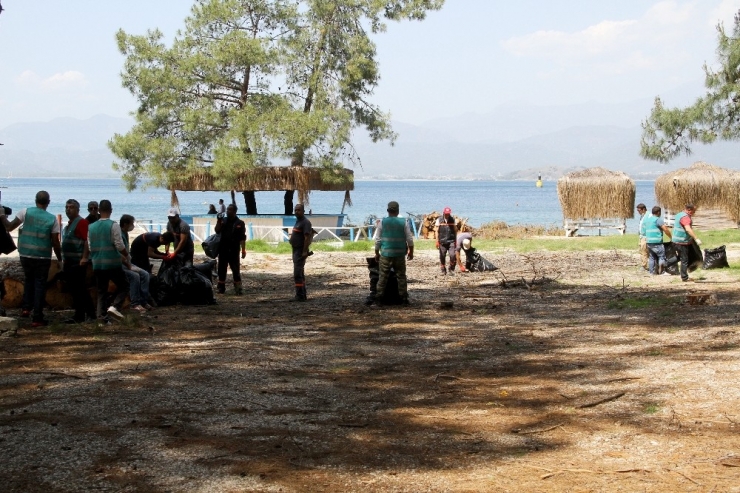 Hükümlüler Koylarda Çevre Temizliği Yaptı