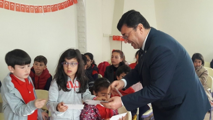 Miniklerden 23 Nisan Temalı Kartpostallar Etkinliği