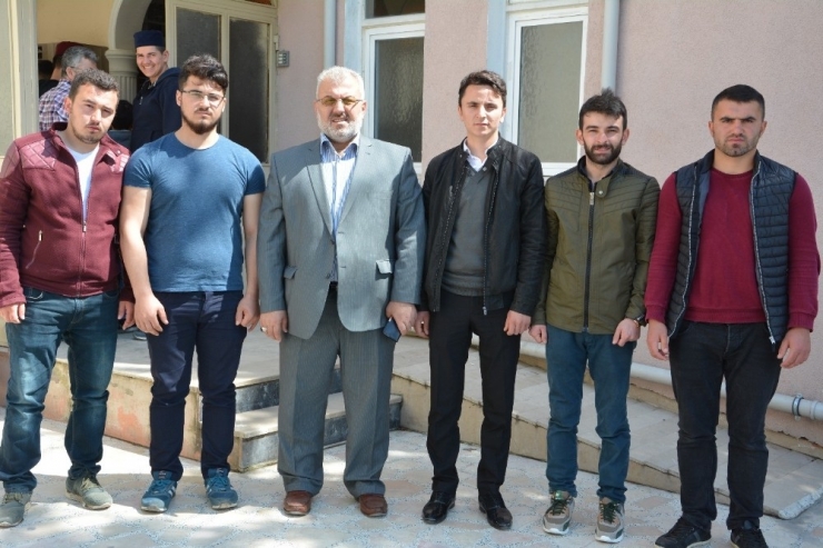 Hafızlar Görev Yerlerine Uğurlandı