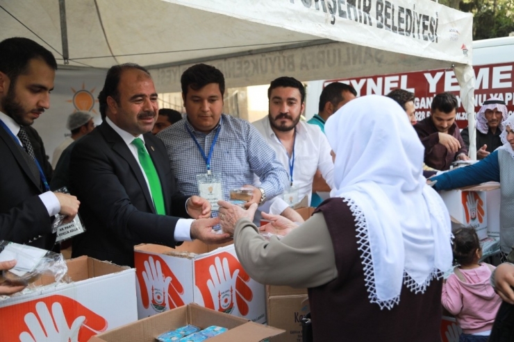 Şehitler İçin Helva Dağıtıldı