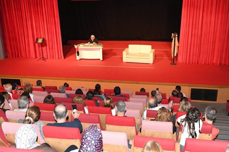 Enis Fosforoğlu, ‘İyi Misin’ İle Hem Güldürdü Hem Düşündürdü