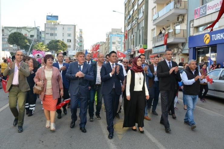 Aliağa’da Çocuk Festivali Şölen Havasında Başladı