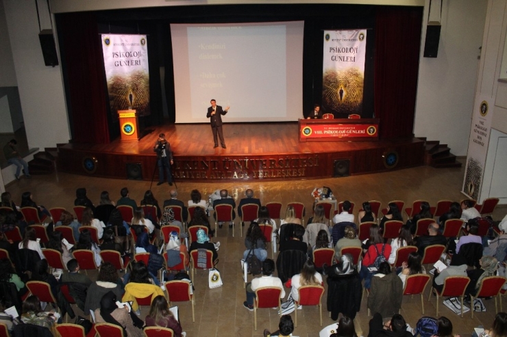 Öğrenciler Psikoloji Günleri’nde Uzmanlarla Bir Araya Geldi