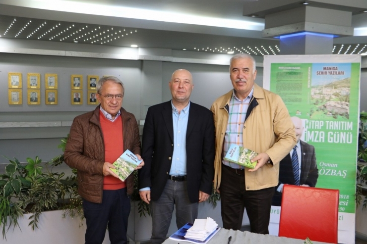 Manisalı Yazarın İmza Günü