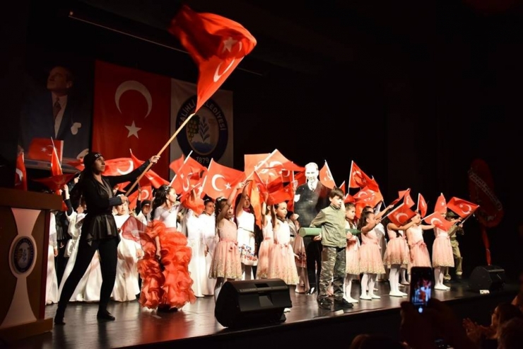 Salihli’de 23 Nisan’a Özel Gösteri