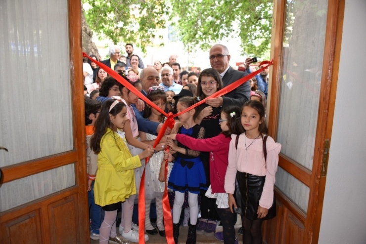 Minik Ressamlardan 23 Nisan Sergisi