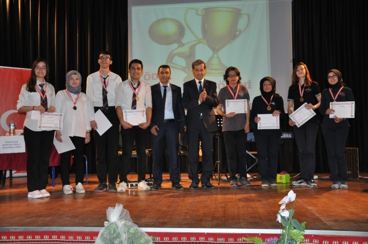 Liselilerin Münazara Yarışı