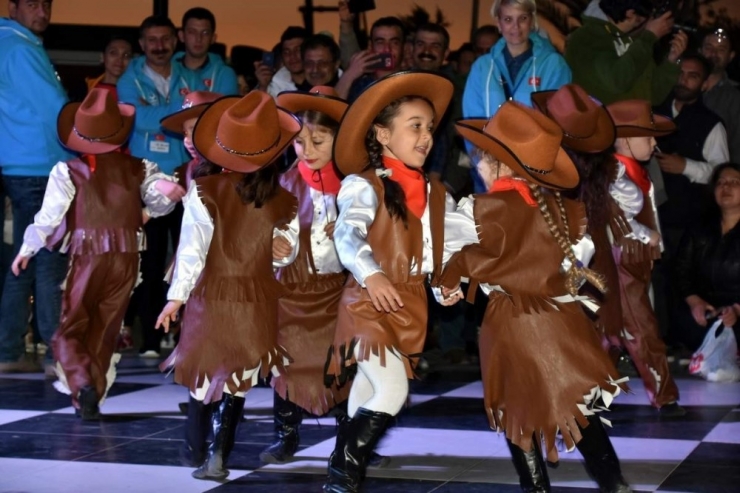 Aliağa’da Sokakta Bayram Var