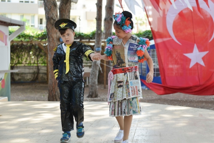 Özel Çocukların Geri Dönüşüm Defilesi