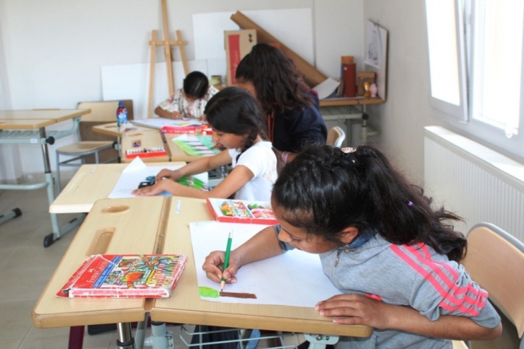 Genç Ressamlar Ayvalık’ta Yarıştı