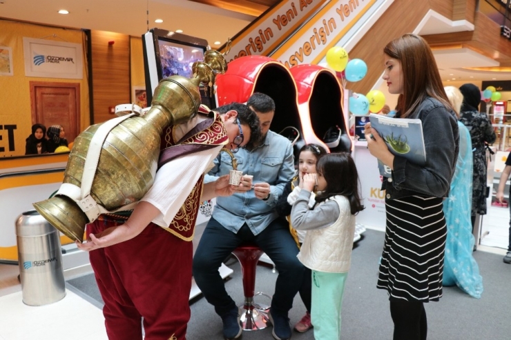 Liseli Öğrenciler Osmanlı Şerbeti Yapıp Vatandaşlara İkram Etti