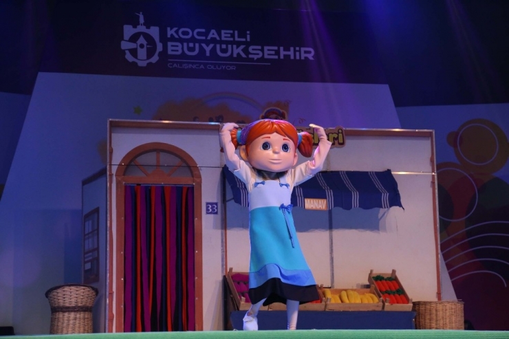 Elif’in Düşleri Müzikali Çocukları Eğlendirdi