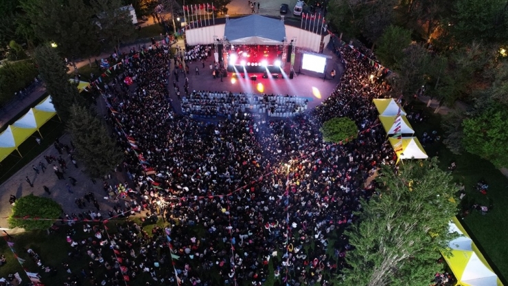 Çocuklar 23 Nisan’da Buray’la Coştu