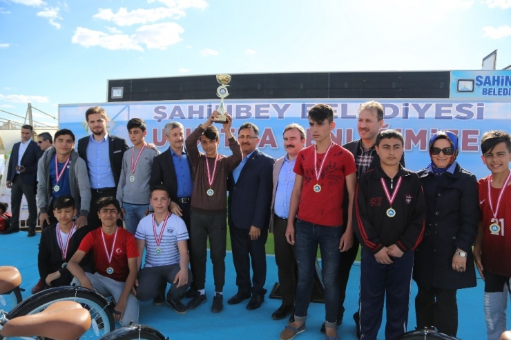 Şahinbey Belediyesi’nin Uçurtmaları Gökyüzünü Renklendirdi