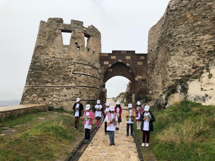 Gevaş’ta “Okumak Yaşamaktır” Projesi