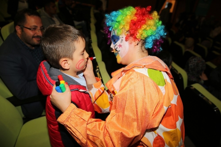 ‘Bayburt Çocuk Üniversitesi’nden Muhteşem Gösteri