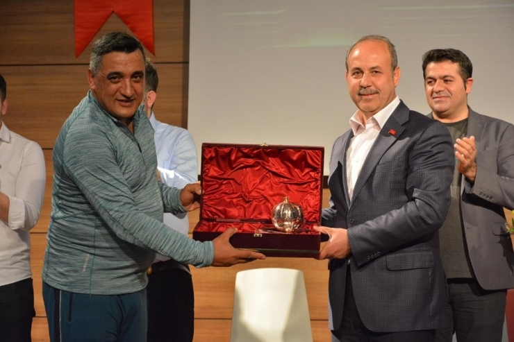 Oğuzeli’nde Tiyatro Gösterisi