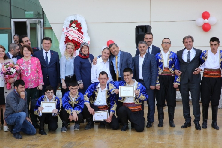 Engellerini Sanat İle Kaldırdılar