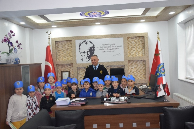 Anaokulu Öğrencilerinden Emniyet Müdürlüğüne Ziyaret