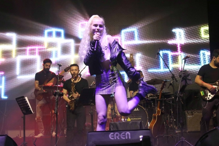 23 Nisan’a Bayraklı’da Coşkulu Kutlama