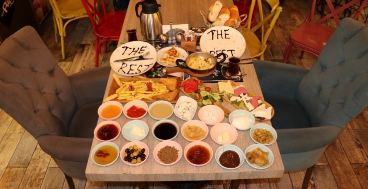 The Rest Coffee’den Zengin Kahvaltı Sofrası