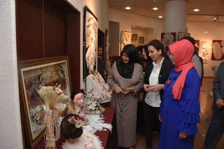 İğne Oyaları Beğeniye Sunuldu