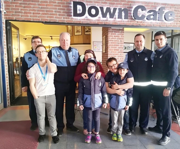 Minik Zabıtalar Down Kafe’de