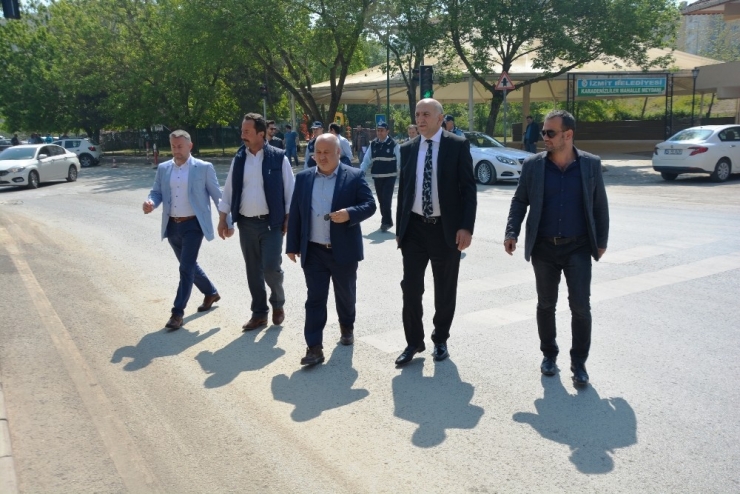 İzmit Belediyesi’nin Mahalle Gezileri Sürüyor
