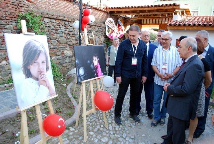 Fotoğraf Sergisinin Geliri Okula Bağışlanacak