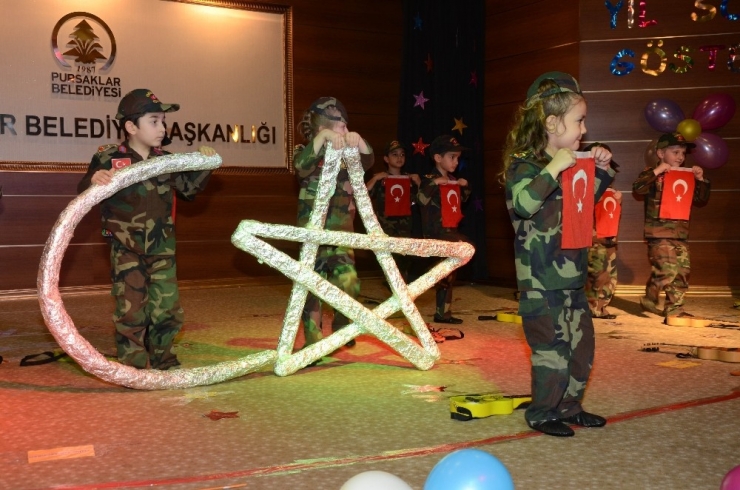 Nezaket Okulundaki Minikler Kep Attı