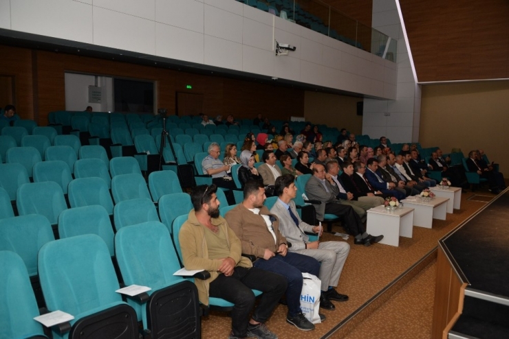 Boş Kalan Salon Sanatçıları Üzdü