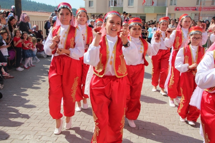 Edebali Ortaokulu’ndan 23 Nisan Coşkusu Sürüyor