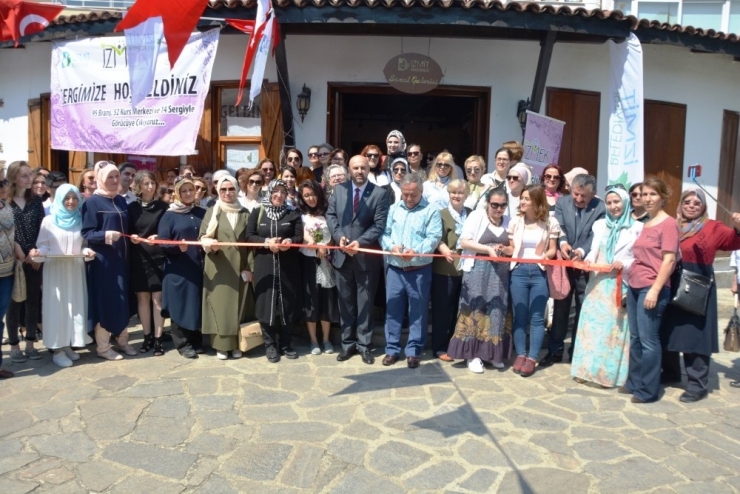 İzmek’te İlk Yıl Sonu Sergisi Açıldı