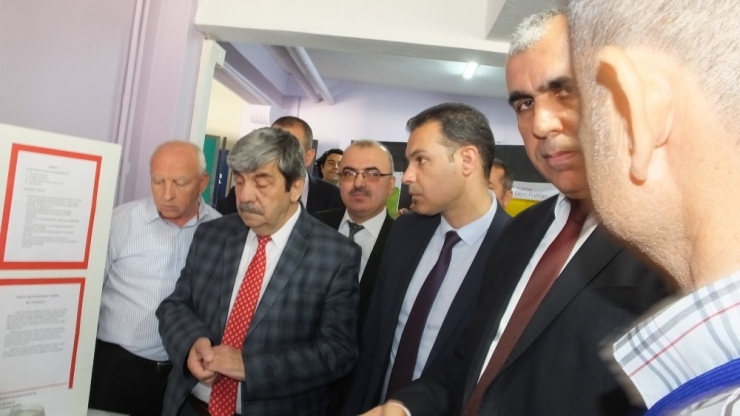 Burhaniye Anadolu Lisesi’nde Tübitak Bilim Fuarı Düzenlendi
