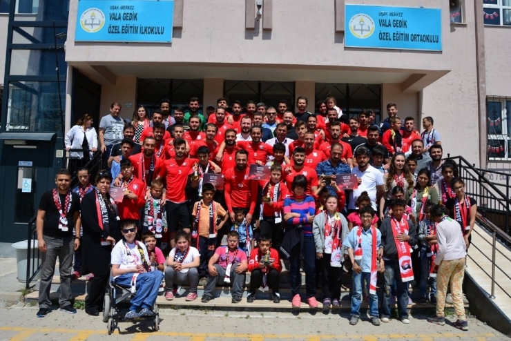 Uşak’ta Özel Gereksinimli Çocuklar İçin Etkinlik Düzenlendi