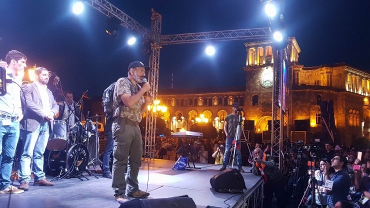 Ermenistan’da Protestolar Devam Ediyor