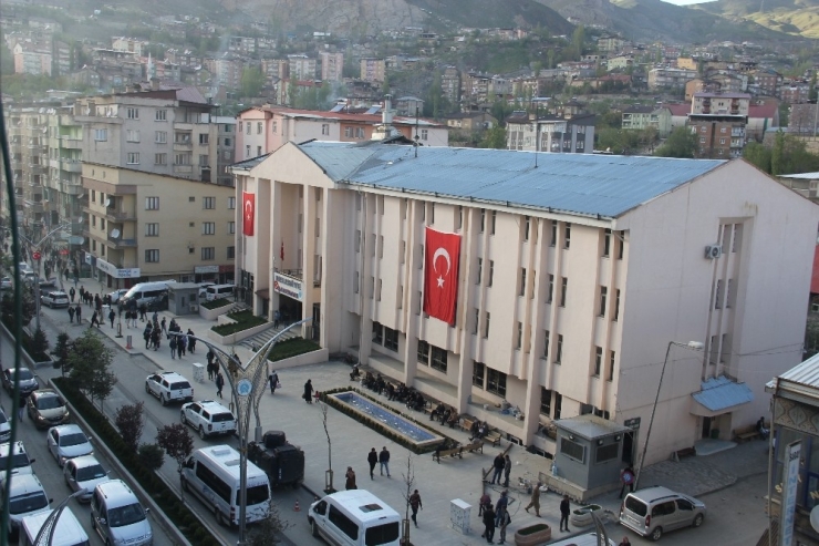 Hakkari’de Fıskiyeli Süs Havuzu Yapıldı