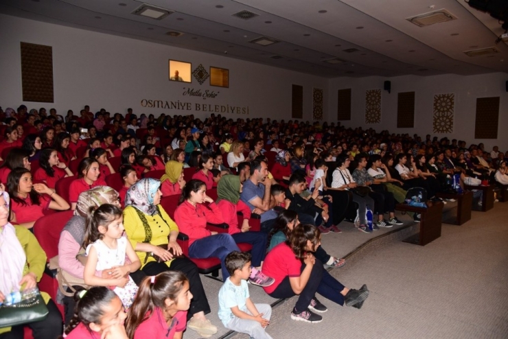 Obem Uygulamalı Tiyatro Ve Drama Kursiyerlerinden Gösteri