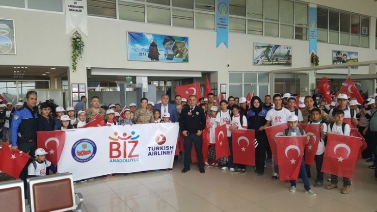 Vanlı Öğrenciler Çanakkale’ye Uğurlandı