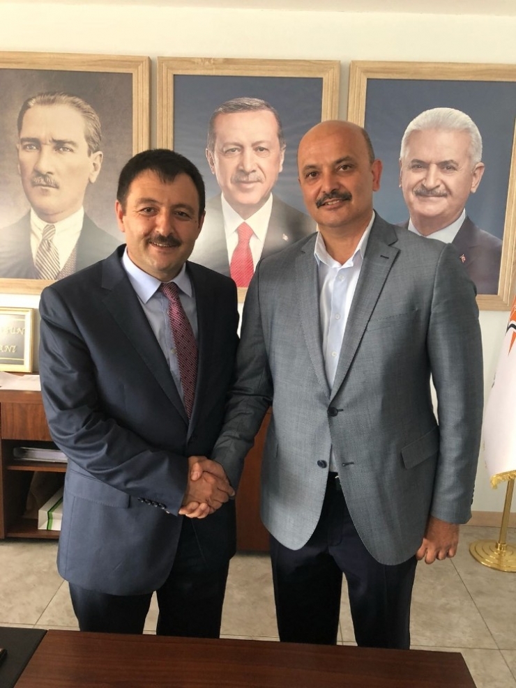 Isparta Ak Parti’de 13 Resmi Aday Adaylığı Başvurusu