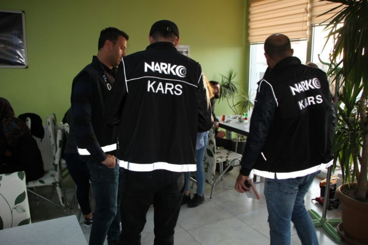 Kars’ta Polis, Okul Çevrelerinde Uygulama Yaptı