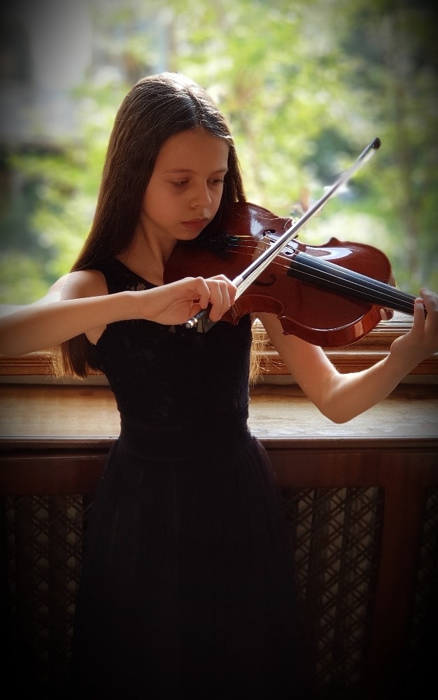 10 Yaşındaki İrem Yayalar, Kemanda Birincilik Ödülünün Sahibi Oldu