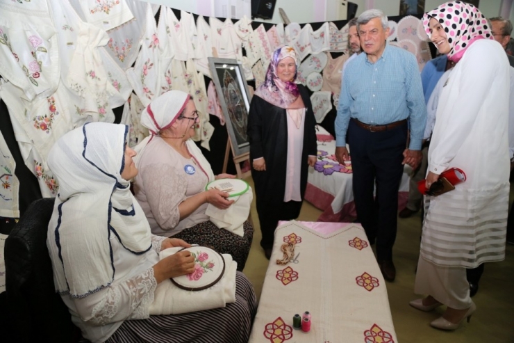 Kandıra İlçe Sergisi Pembe Renkte Açtı