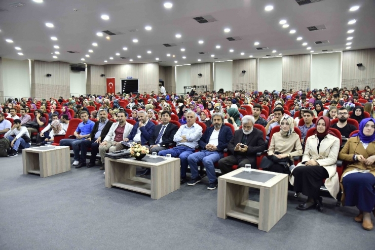 Saü’de İslam’da Dini Düşünceler Konferansı Gerçekleşti