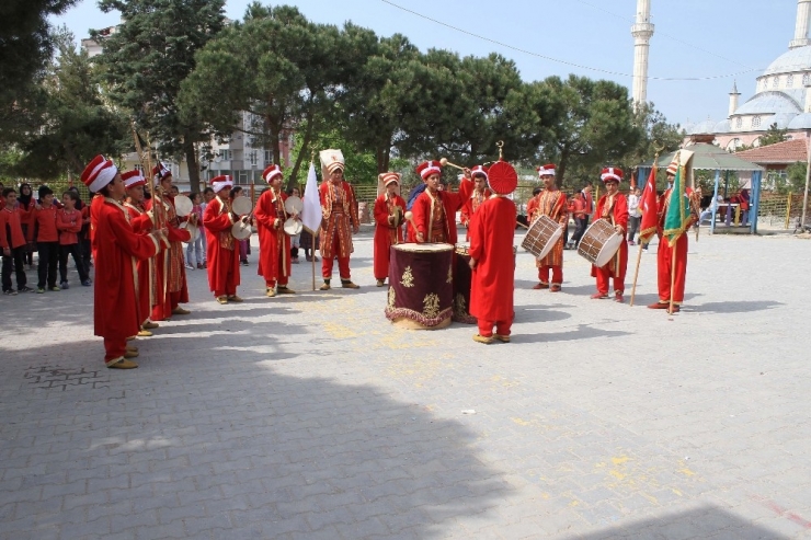 Geri Dönüşümden Sanat Eseri Çıkarttılar